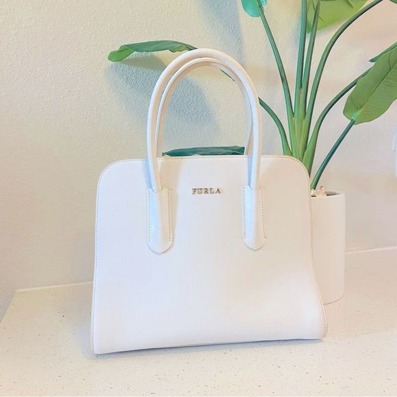 Furla Handbags - FURLA WHITE LEATHER TOTE 🙌🌸🦋